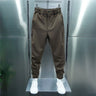 Pantaloni classici uomo dalla linea essenziale