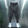 Pantaloni classici uomo dalla linea essenziale