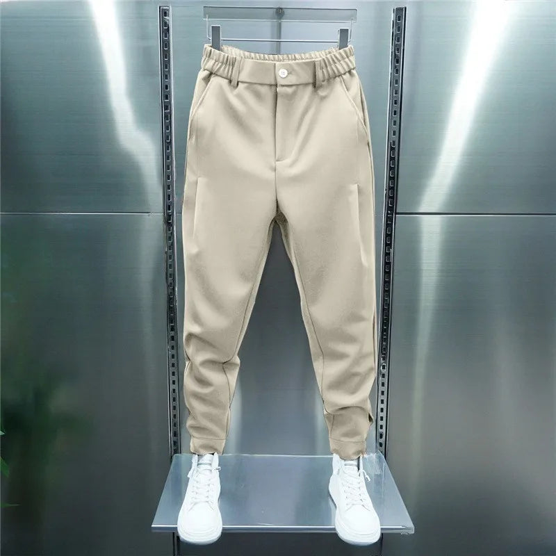 Pantaloni classici uomo dalla linea essenziale